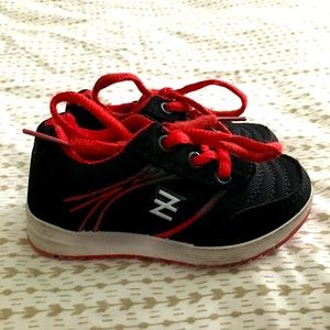 Toddler tennis shoe